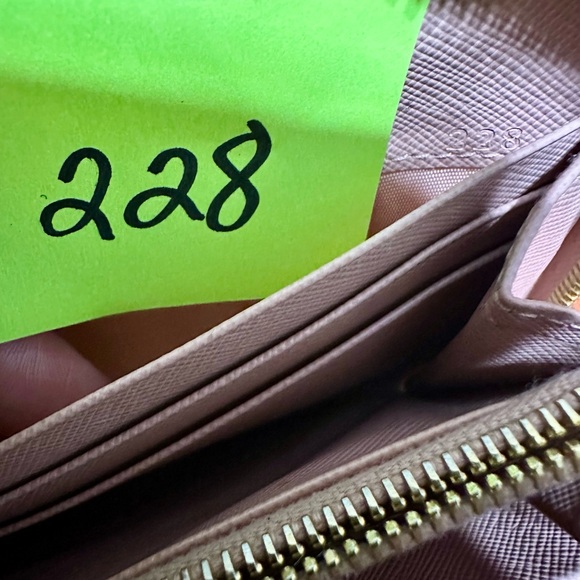 PRADA ❤️🌟BOW ZIPPY WALLET ⭐️ - Picture 8 of 8